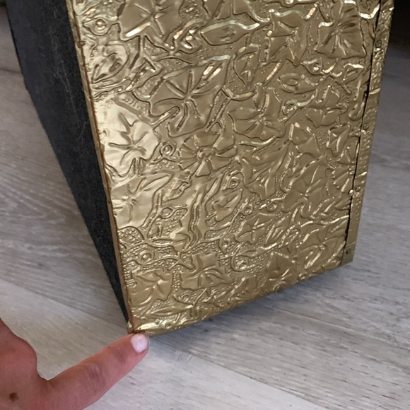 Magnificent Vintage Metal & Wood Magazine Rack Gold Brass MCM textured w handle - Picture 9 of 11